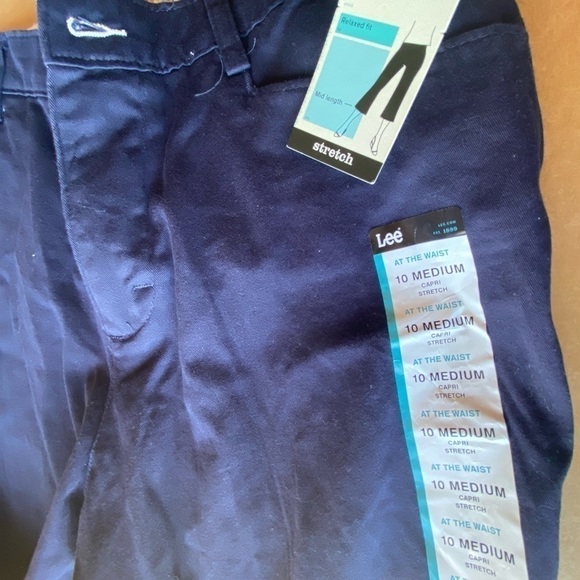 NWT Lee Capri stretch pants. Size Medium - Picture 4 of 7